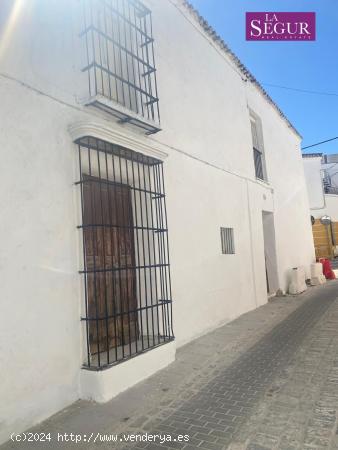  VIVIENDA PARA REFORMAR EN CASCO ANTIGUO - CADIZ 