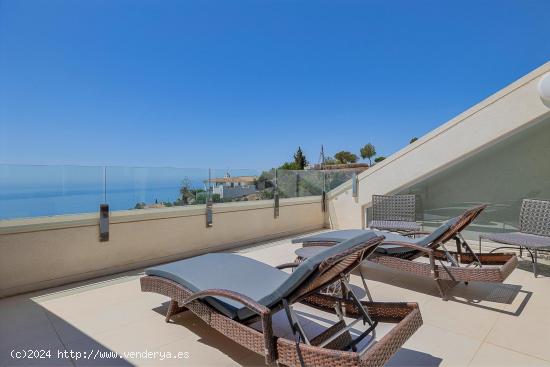  Ático dúplex de lujo de 3 dormitorios y 2 baños con vistas al mar Mediterráneo - MALAGA 