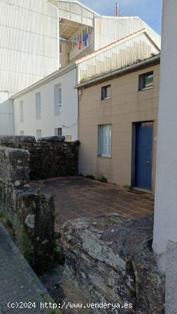 CASA CON JARDIN EN SANTIAGO - A CORUÑA