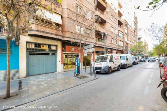 PLAZA DE GARAJE EN PEDRO ANTONIO DE ALARCON - GRANADA