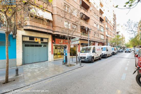 PLAZA DE GARAJE EN PEDRO ANTONIO DE ALARCON - GRANADA