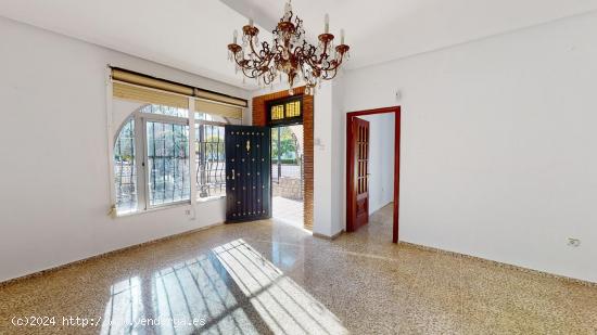 MAGNIFICA VIVIENDA CON PISCINA,, SITUADA EN LA BARRIADA DE LA ELECTROMECANICA!!! - CORDOBA