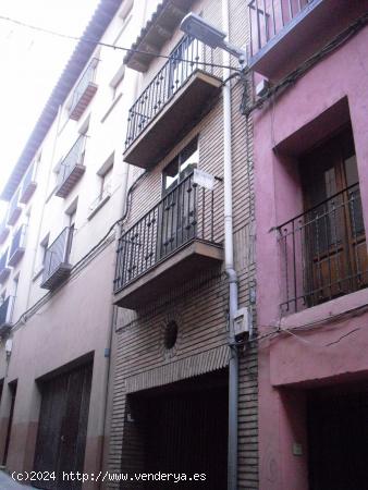  Venta de edificio, con dos pisos independientes y dos bajeras - ZARAGOZA 