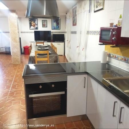  Venta de gran casa reformada 4 habitaciones, 2 baños, vistas, en lo alto de Albelda (La Rioja) - LA 