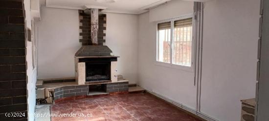 Casa en venta en Quel (La Rioja) para reformar, con 4 habitaciones y patio - LA RIOJA