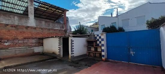 Casa en venta en Quel (La Rioja) para reformar, con 4 habitaciones y patio - LA RIOJA