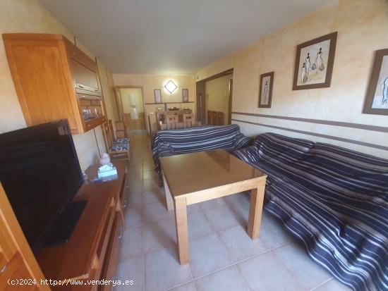 PISO CON TERRAZA, PARKING Y PISCINA - ALMERIA