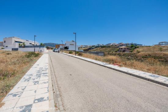 CONSTRUYE TU SUEÑO EN UN LUGAR ESPECIAL!!!!!!!! Magnífico solar urbano en La Zubia - GRANADA