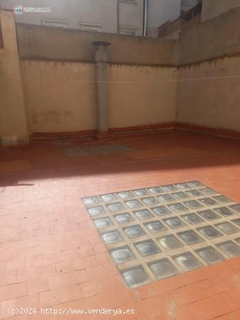 API LUNA INMOBILIARIA VENDE PISO CON PATIO GRANDE - ALBACETE