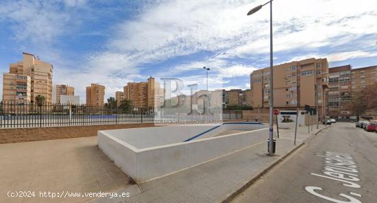 BLANHOGAR VENDE PLAZA DE GARAJE EN CALLE JERUSALEN AV EUROPA - MALAGA