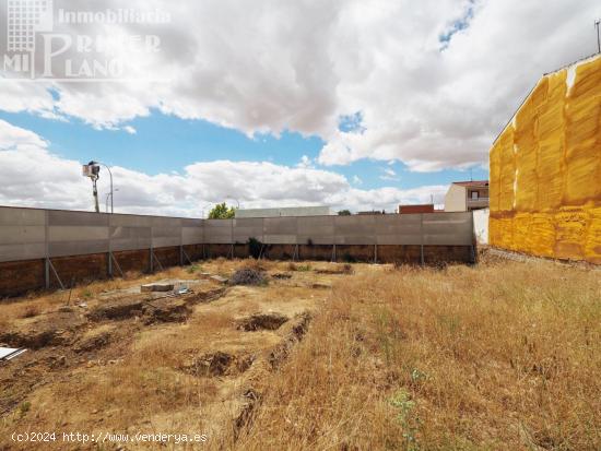 Solar en avenida Juan Carlos I esquina, 1000 m2 y 66 m fachada - CIUDAD REAL