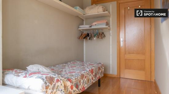 Alquiler de habitaciones en piso de 4 dormitorios en Benabeu - MADRID