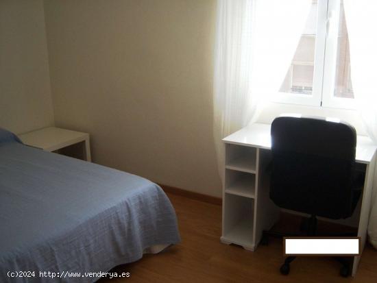 Alquiler de habitaciones en piso de 5 dormitorios en Zaragoza - ZARAGOZA