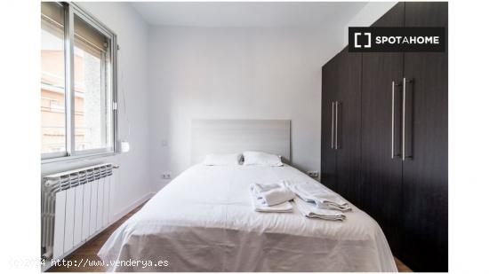 ¡Habitaciones en alquiler en un apartamento de 4 habitaciones en Madrid! - MADRID