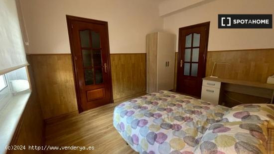 Se alquila habitación en casa de 4 dormitorios en Cartagena - MURCIA