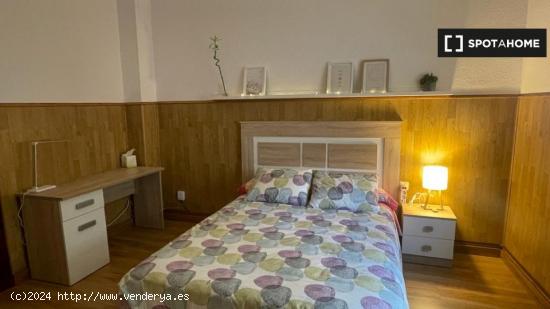 Se alquila habitación en casa de 4 dormitorios en Cartagena - MURCIA