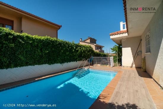  Inmorenta vende magnífico chalet independiente con piscina privada en Robledo de chavela - MADRID 