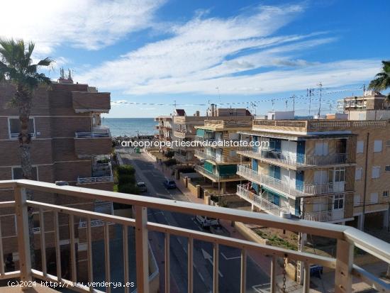 PISO GRANDE CON MUY BUENA LUZ Y CON LA PLAYA MUY MUY CERCANA - ALICANTE