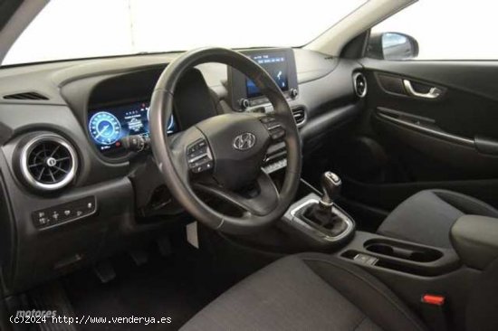 Hyundai Kona 1.0 TGDI Maxx 4x2 de 2023 con 14.705 Km por 19.900 EUR. en Madrid