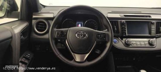 Toyota RAV 4 RAV-4 2.5 hybrid 2WD Executive de 2016 con 72.650 Km por 23.900 EUR. en Barcelona