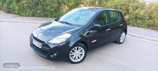 Renault Clio 1.5 DCI EXCEPTION 5P de 2010 con 387.000 Km por 2.990 EUR. en Ciudad Real