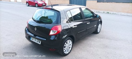 Renault Clio 1.5 DCI EXCEPTION 5P de 2010 con 387.000 Km por 2.990 EUR. en Ciudad Real