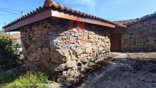 CASA DE PIEDRA PARA REFORMAR CON PEQUEÑA PARCELA CERCANA, EN LA ZONA DE PADERNE DE ALLARIZ - ORENSE