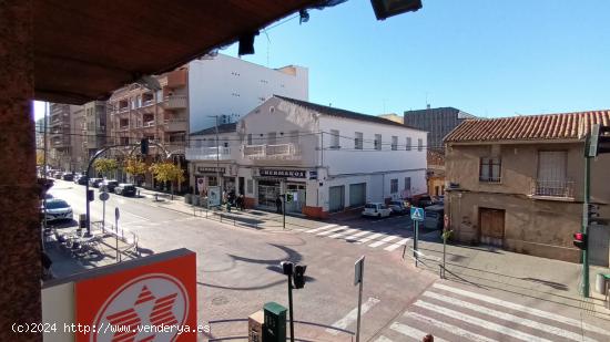 Entresuelo en esquina con vistas a Constitución - ALICANTE