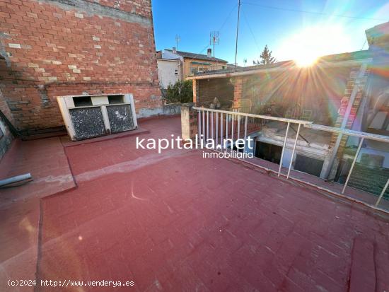 Casa con local comercial a la venta en Montaverner - VALENCIA