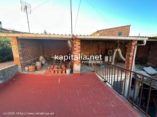 Casa con local comercial a la venta en Montaverner - VALENCIA