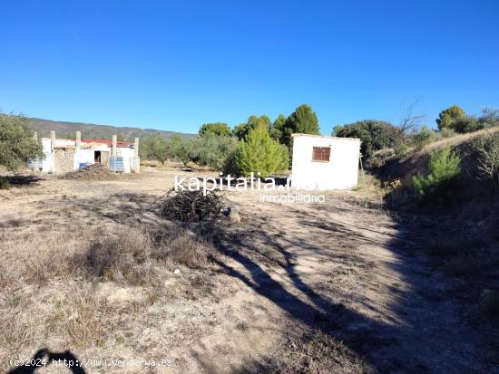 CASA CON TERRENO Y ALMACEN A LA VENTA EN ONTINYENT, UBICADA EN LA ZONA DE MORERA. - VALENCIA