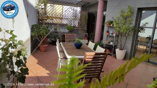 Casa con sótano, patio y garaje en La Soledad - CADIZ