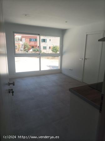 Planta baja con terraza en zona tranquila para 1 persona o pareja - BALEARES