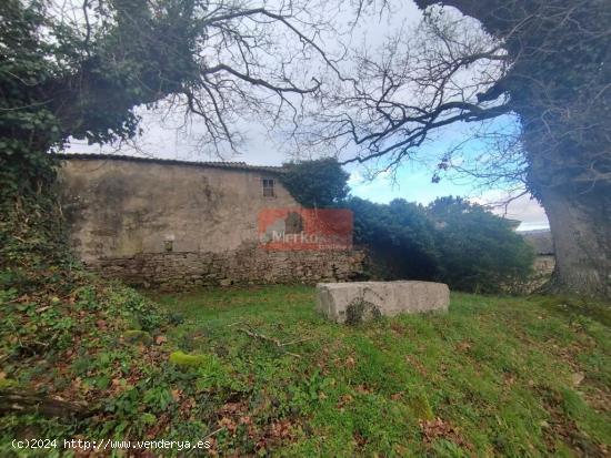 SE VENDE CASA DE PIEDRA PARA REHABILITAR EN GUNTIN - LUGO