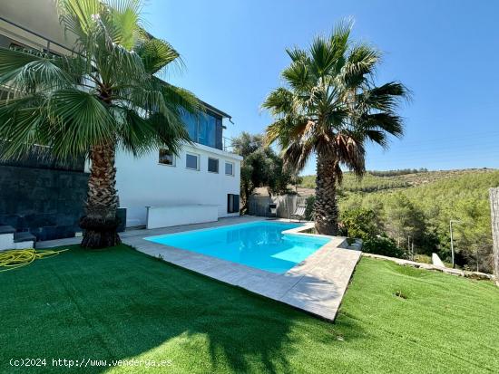 VILLA DE LUJO CON PISCINA EN CAN PERE LA PLANA - BARCELONA