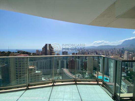 Lujoso Apartamento con gran terraza con vistas al mar frontales en rascacielo en Benidorm - ALICANTE