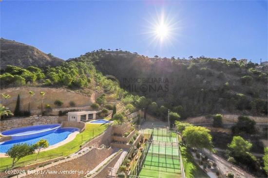 Lujoso Apartamento con gran terraza con vistas al mar frontales en rascacielo en Benidorm - ALICANTE