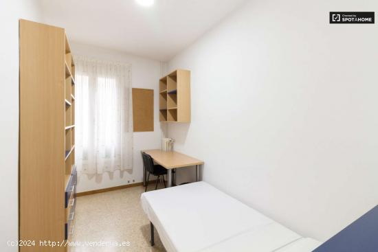  Se alquila habitación en piso de 1 dormitorio en Eixample, Barcelona - BARCELONA 