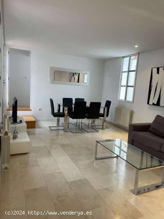 Apartamento de 3 dormitorios en alquiler en Ciutat Vella, Valencia - VALENCIA