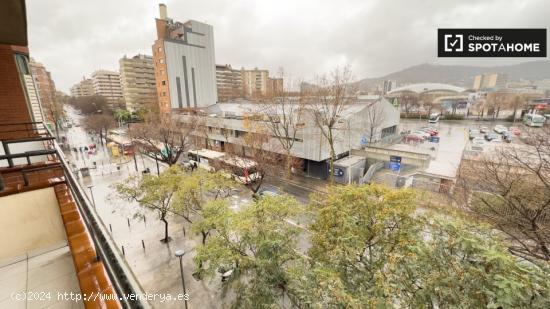 Alquiler de habitaciones en piso de 6 habitaciones en Les Corts - BARCELONA