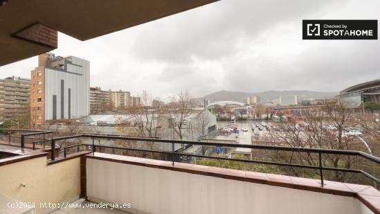 Alquiler de habitaciones en piso de 6 habitaciones en Les Corts - BARCELONA