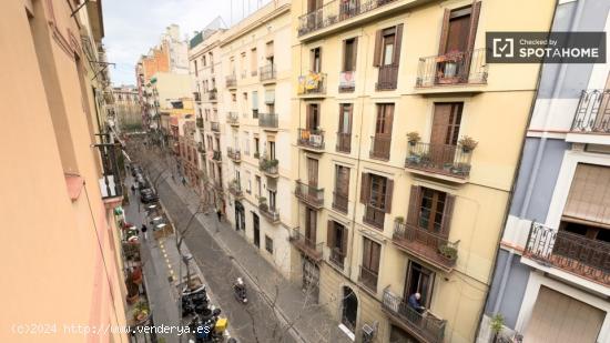 Alquiler de habitaciones en piso de 5 habitaciones en El Poble-Sec - BARCELONA