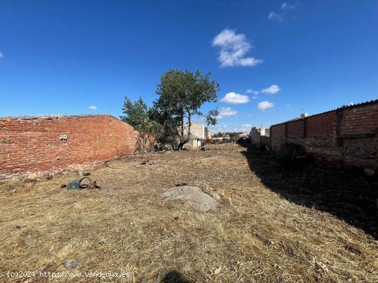 PARCELA EN EL CENTRO DEL PUEBLO CON 900m2 - TOLEDO