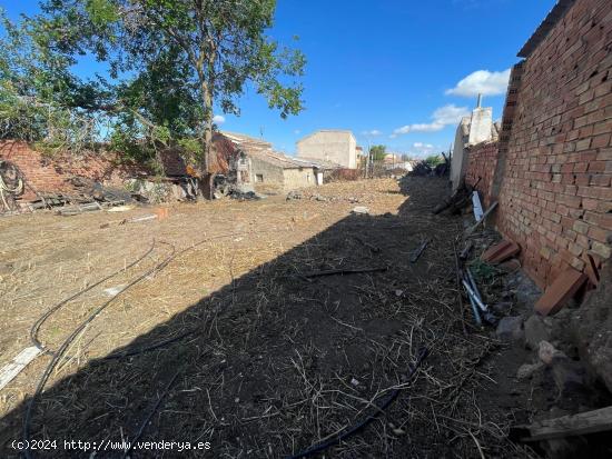 PARCELA EN EL CENTRO DEL PUEBLO CON 900m2 - TOLEDO