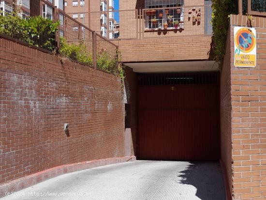 Plaza de aparcamiento grande y de fácil acceso en calle Sanchorreja - MADRID