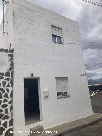 ¡Venta de Finca Vallada con Casa Reformada y Vistas al Mar en San Bartolomé de Tirajana, Gran Cana