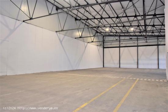 SON CASTELLO Nave industrial de 642m2 con edificio anexo de 1353m2 - BALEARES