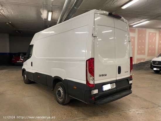 Iveco Daily Furgón 35S16 V 3520L H2 12.0 160cv - GARANTIA MECANICA - Barcelona