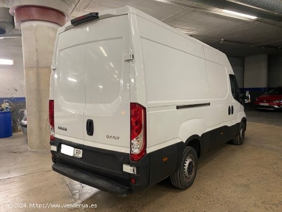 Iveco Daily Furgón 35S16 V 3520L H2 12.0 160cv - GARANTIA MECANICA - Barcelona