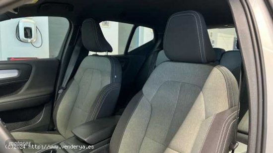 Volvo XC40 XC40 Core, B3 (gasolina), Gasolina de 2022 con 29.382 Km por 40.800 EUR. en A Coruna